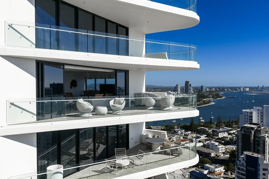 Main Beach 3Zimmer Full-Floor Luxury in "White": Unrivalled Location, Lifestyle and 360° Views