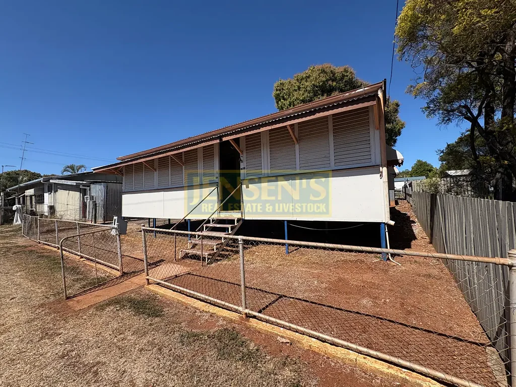 Charters Towers City 3房  Renovator's Delight in a Prime Location