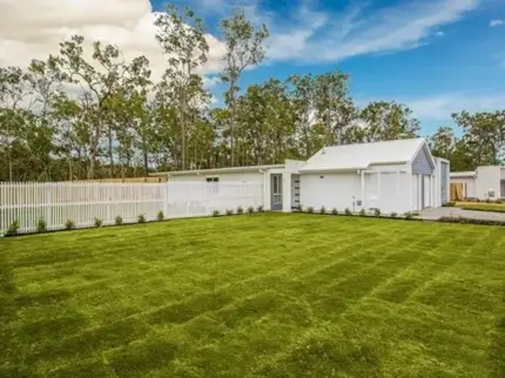 2 BEDROOM HOME - THE HEIGHTS ESTATE!