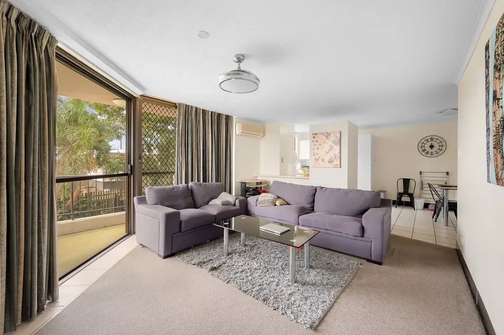 West Gladstone 2房  Central Two Bedroom Unit with Balcony