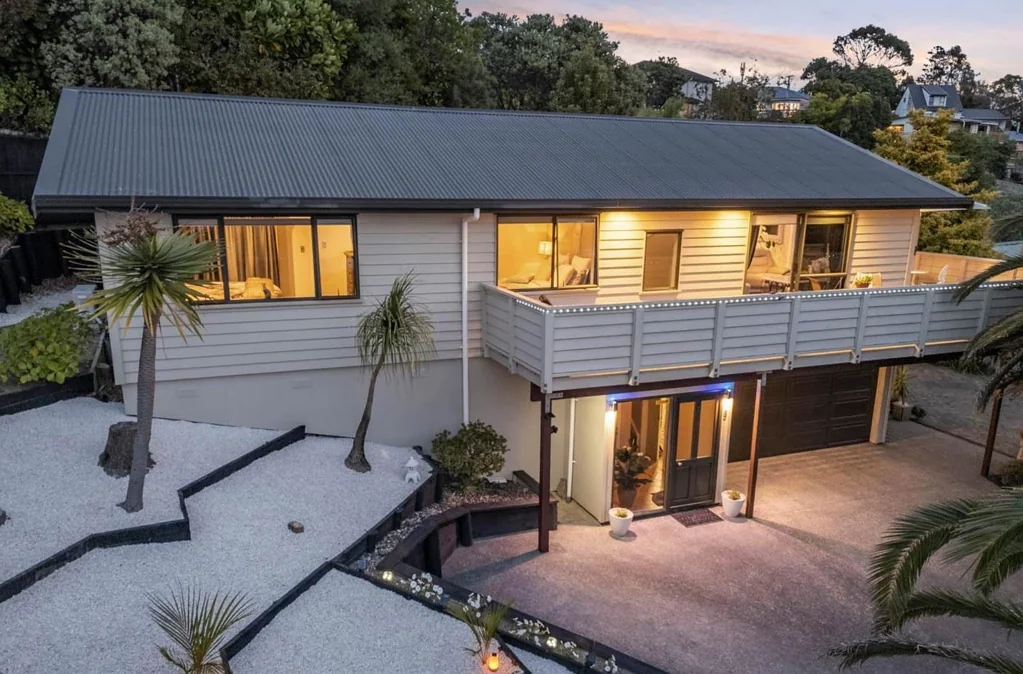 Sunny Elevated Home in Prime Orewa Location