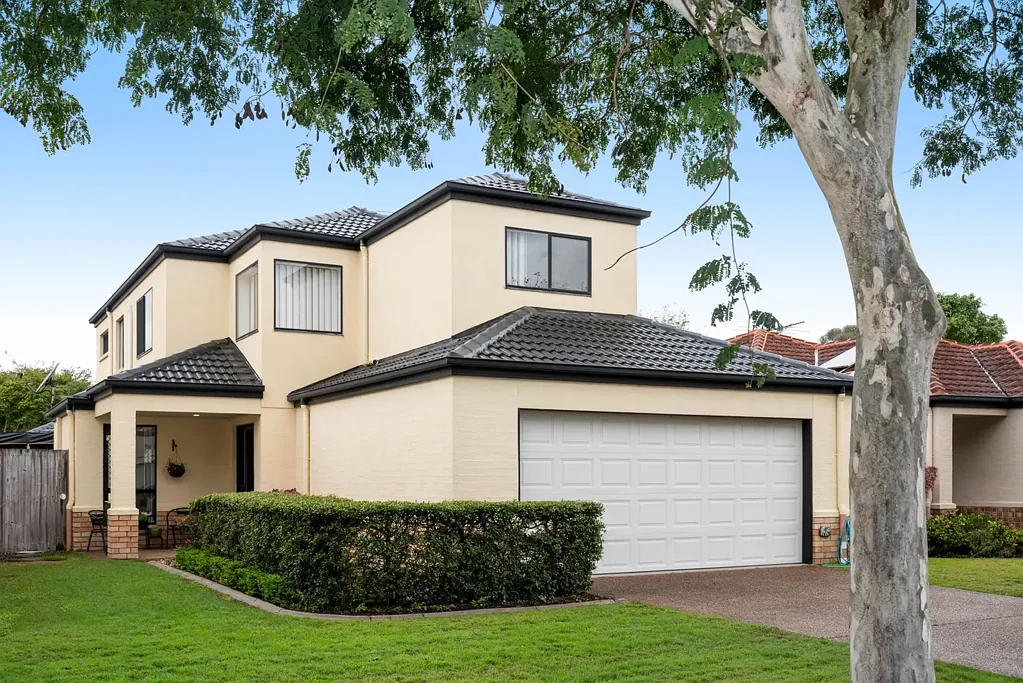 Carina 3 Bedroom Freestanding, with a house-like scale, plenty of lawn + on site pool & gym!