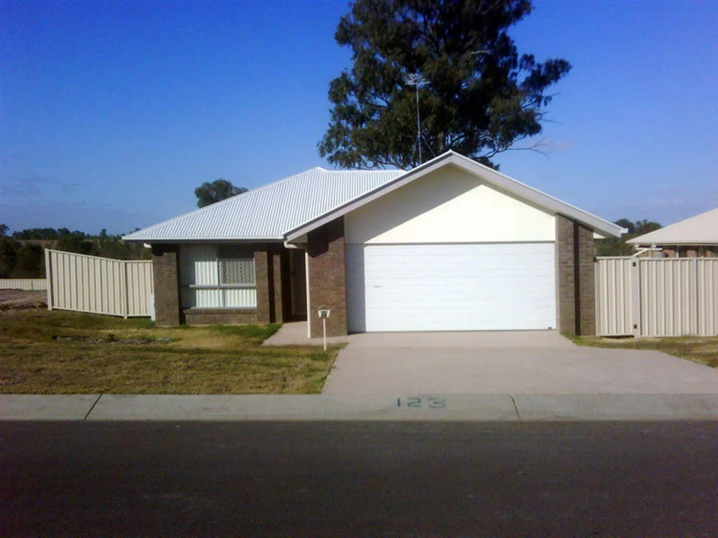 28 Austin Crescent, Moura, QLD 4718