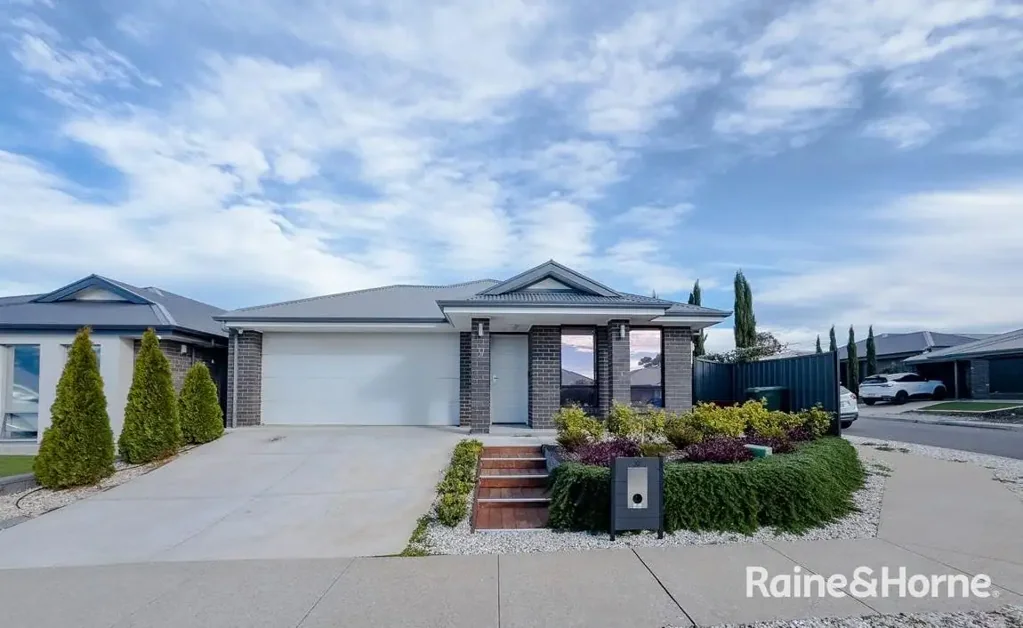 Stunning 4 Bedroom Family Home !