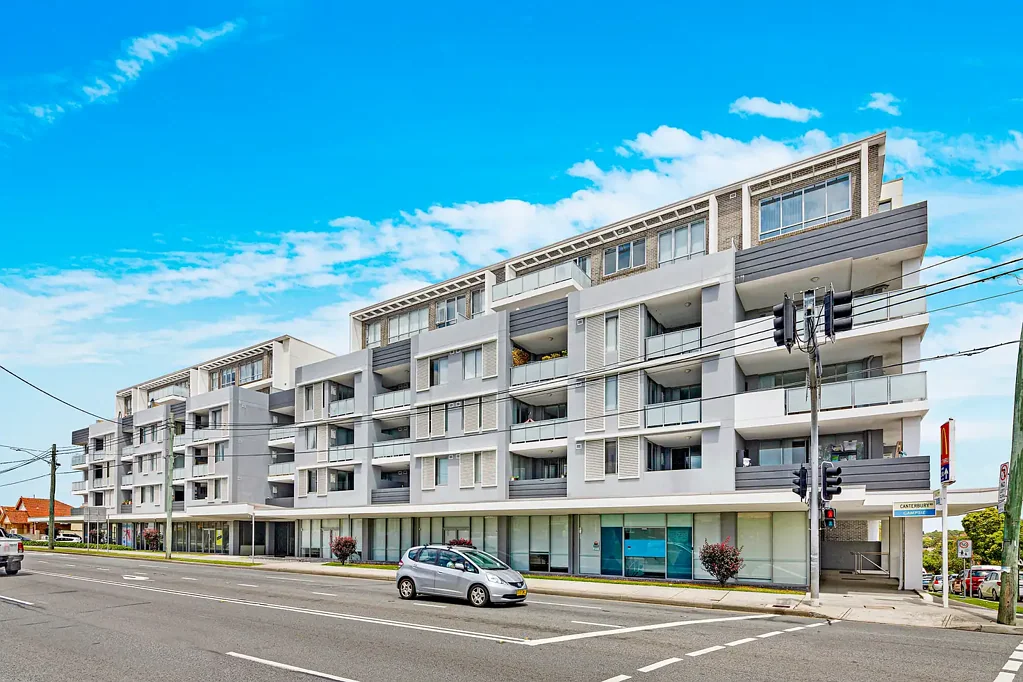 Campsie 1房 Clemton Park近邻 83平米精装 一房宽敞格局 现代厨卫设计 安心停车位 步行生活圈 Bright & Generous 83sqm North-Facing Apartment