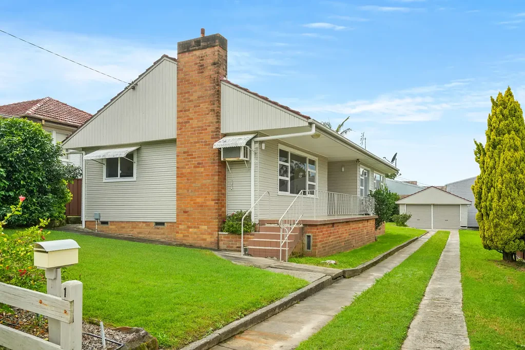 1 White Street, East Gosford, NSW 2250
