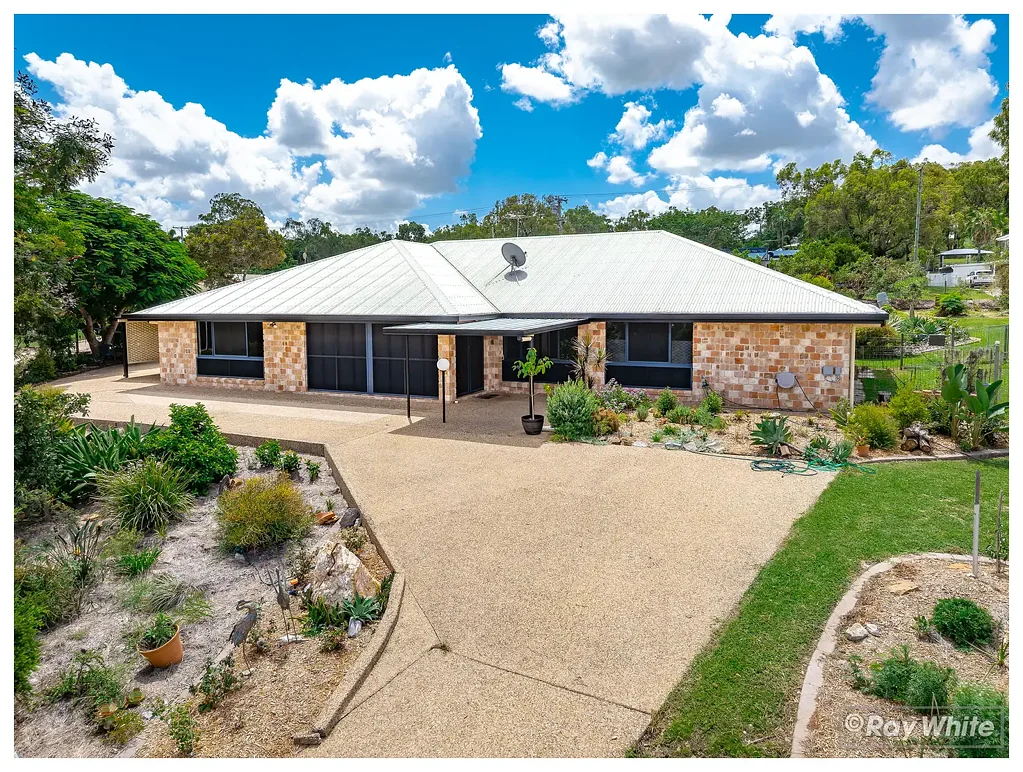 Parkhurst 4બેડરૂમ Spacious Family Living on 2,009m² with Shed, Solar & Dual Driveway Access