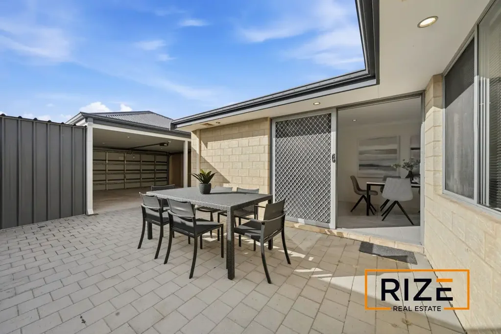 Banksia Grove 3房  Corner Block Living Surrounded by Parks & Green Space!