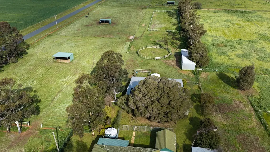 Girgarre East  Equine Property with Great Bones - Must Inspect - 46.5 acres!