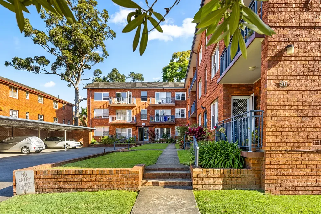 Strathfield 2Kwarto Absolute convenience in a renovated two-bedroom apartment