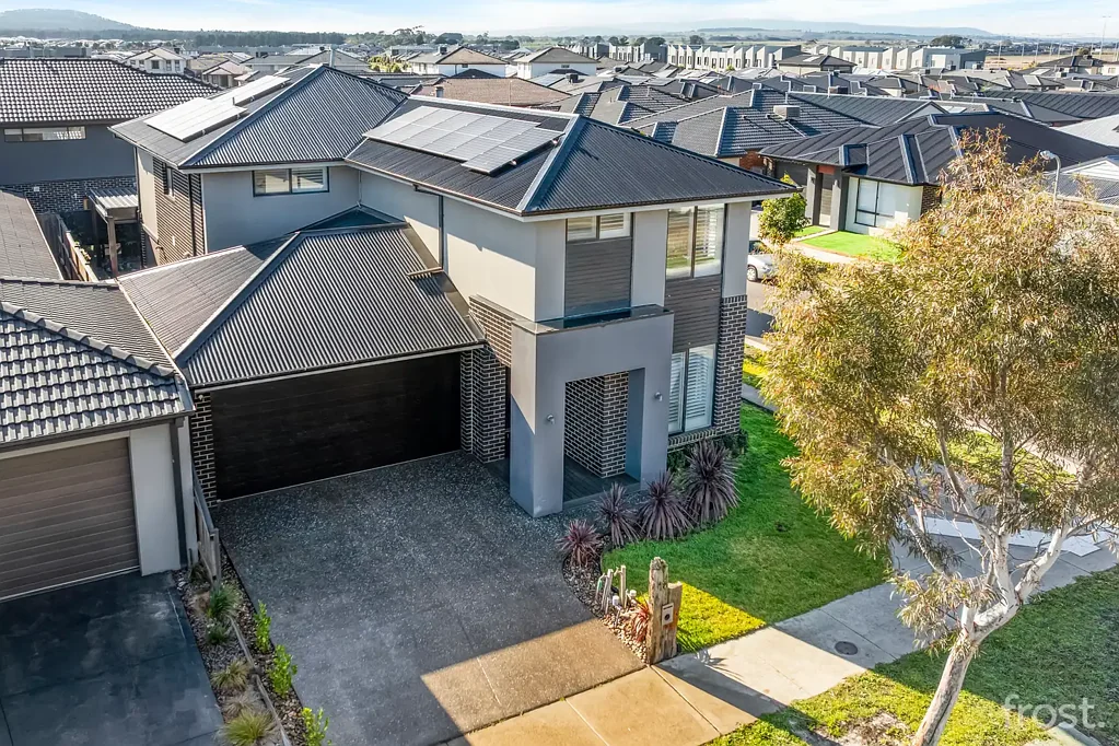 Donnybrook 5ห้องนอน A Show-Stopping Five-Bedroom Family Home with Versatile Living and Entertaining Spaces. Call 0413 018 033 for a Private Tour.