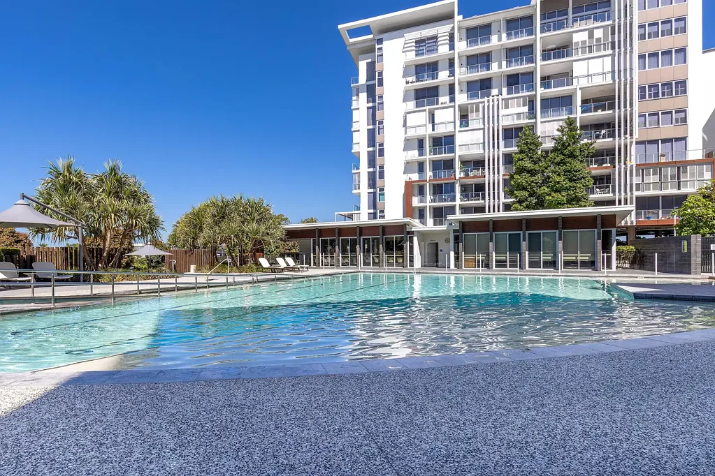 Hope Island 2房  Resort Style Living in this Luxury Two Bedroom Residence.