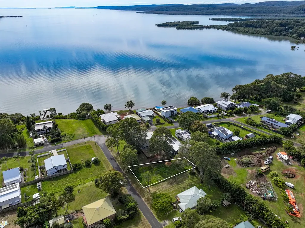 Russell Island Blue Chip Waterview Location