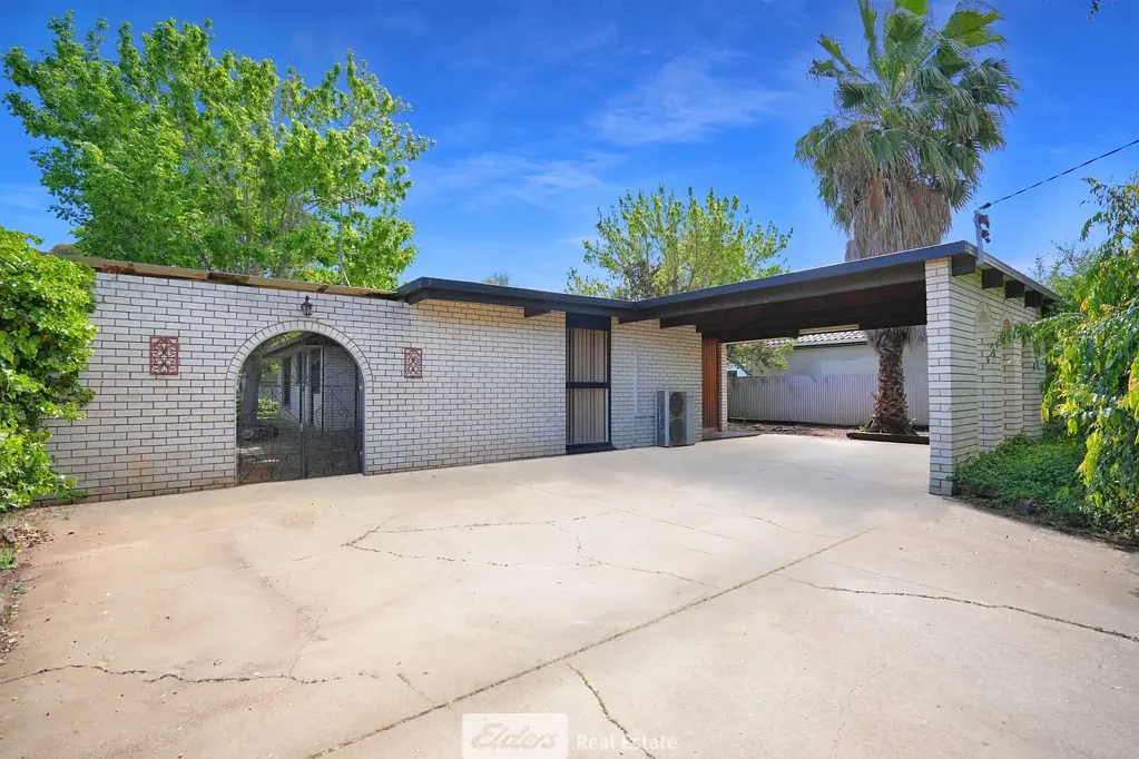 Griffith 3ਬੈੱਡਰੂਮ Brimming with Potential…