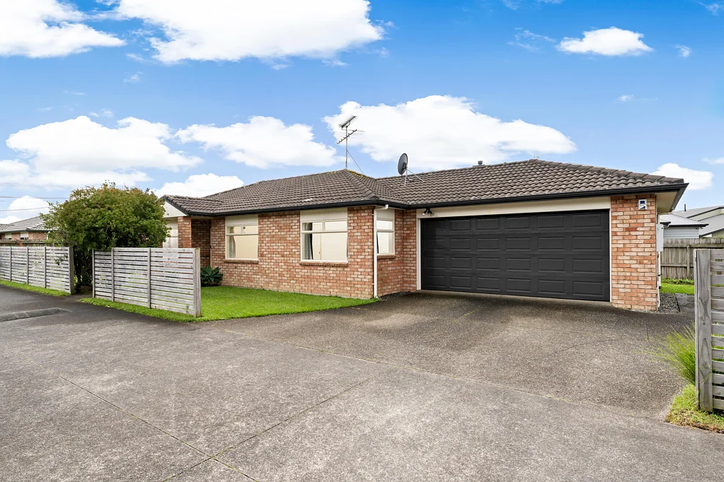 Orewa 3침실 Brick & Tile on 648sqm - Prime Orewa Living!