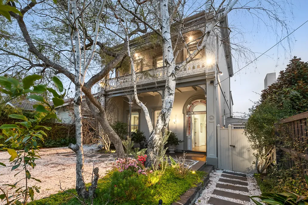 Hawthorn 5房 独立式意大利风格优雅住宅，约建于1875年，为现代生活重新构想——一颗稀有的瑰宝 Freestanding Italianate Elegance c1875, Reimagined for Modern Living - a Rare Gem