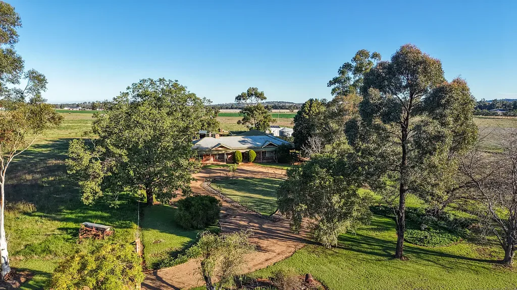 Dubbo 6 Bedroom Tranquil Country Living Reimagined with Style Space and Serenity