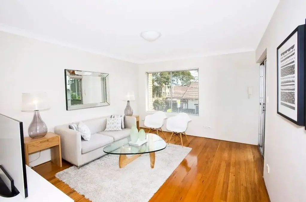 Immaculately Presented Interiors, Fantastic Convenience