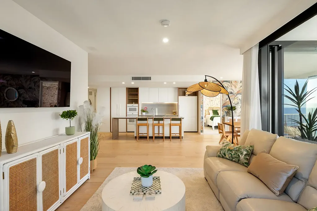 Mermaid Beach 3ห้องนอน Sophisticated Sky-Home with Sweeping Ocean Vistas