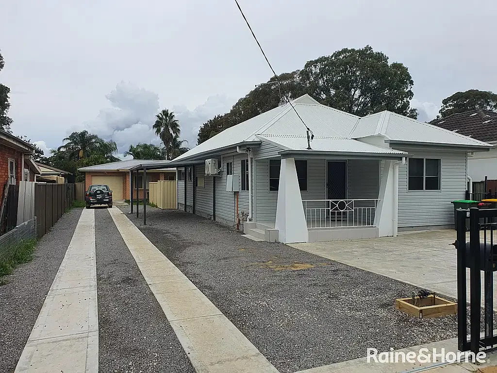 Spacious & Modern Family Home in a Prime Ingleburn Location