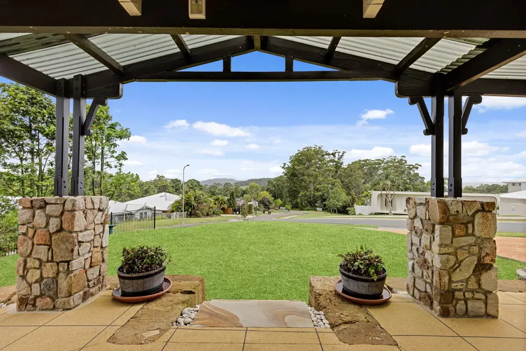 Eumundi 3房  ELEVATED POSITION + BIG SHED + SIDE ACCESS + 1,309m2 BLOCK
