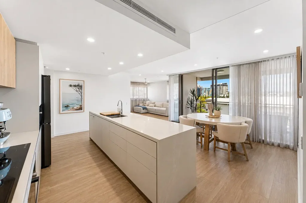 Maroochydore 3Zimmer Modern Boutique Luxury in Blue Chip Cotton Tree