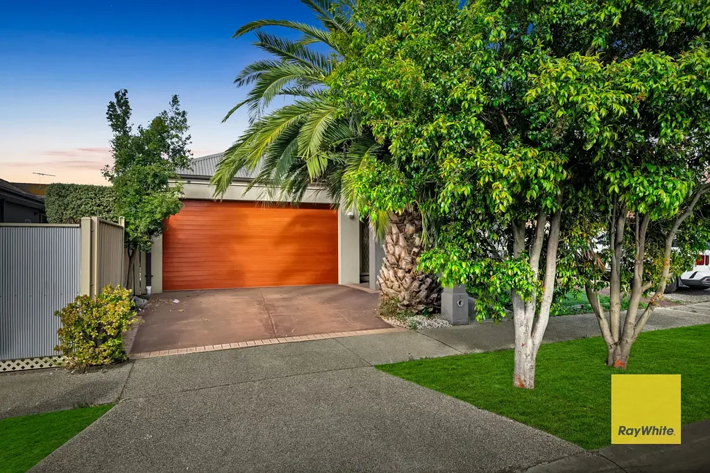 2 Ivan James Place, Caroline Springs, VIC 3023
