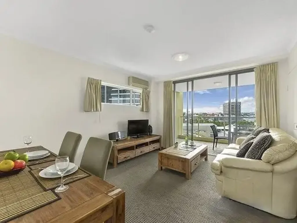 EXECUTIVE APARTMENT - RIVERSIDE CONVENIENCE AND LIFESTYLE