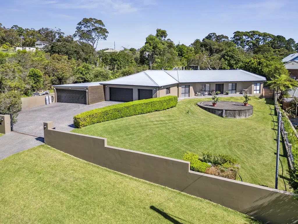 Ingleside 5Zimmer A private executive-style sanctuary - sprawling single-level living with expansive grounds and ultimate garaging
