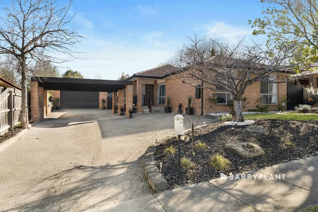 Narre Warren 3Kwarto A Standout Family Home, Renovated to Impress