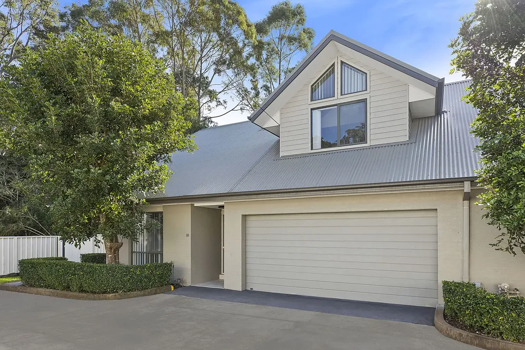 HIDDEN GEM! IN SECURE COMPLEX, PERFECT FOR ALL