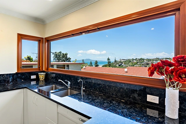 7 Brighton Terrace, Mairangi Bay, North Shore City