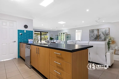 25 Robertson Drive, Burnside, QLD 4560, 5房, 2浴, House