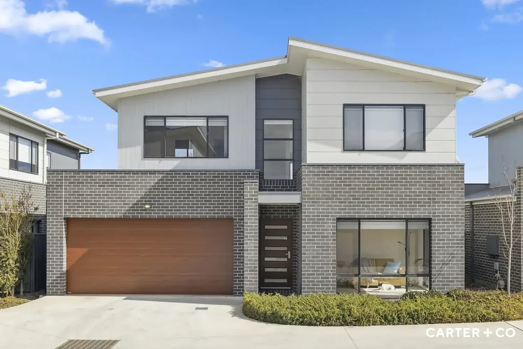Throsby 4 Bedroom Tranquil Townhouse Living with Modern Comforts
