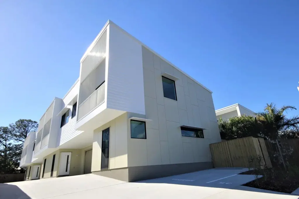 Air-conditioned Townhouse in Great Location Close to the River
