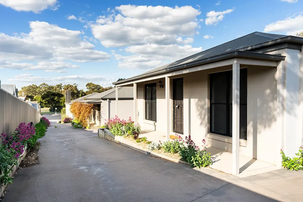 Castlemaine 2ห้องนอน Light-Filled Living in a Convenient Location
