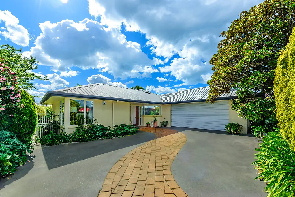 Linwood 3Moenga Warm, Welcoming, and Wonderfully Spacious
