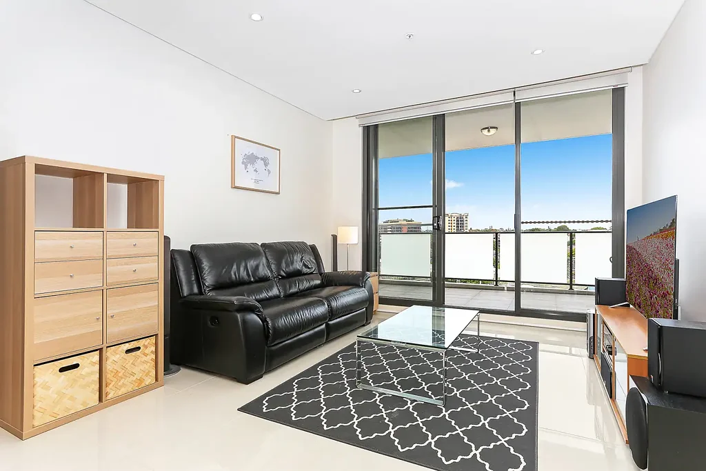Stylish apartment with district views in a prime lifestyle location