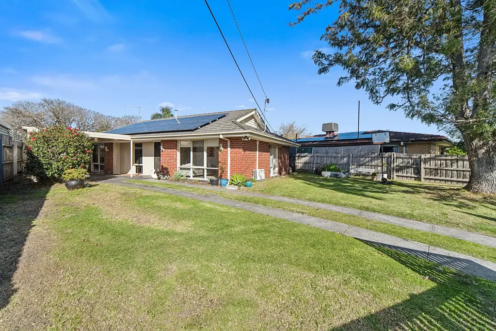 Seaford 3 Bedroom Family-Friendly Seaford Home with Space, Security & Convenience