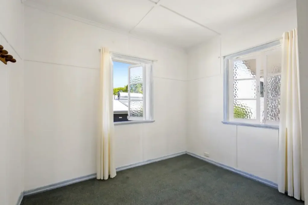 Charming Coastal Classic in Prime Currumbin Position