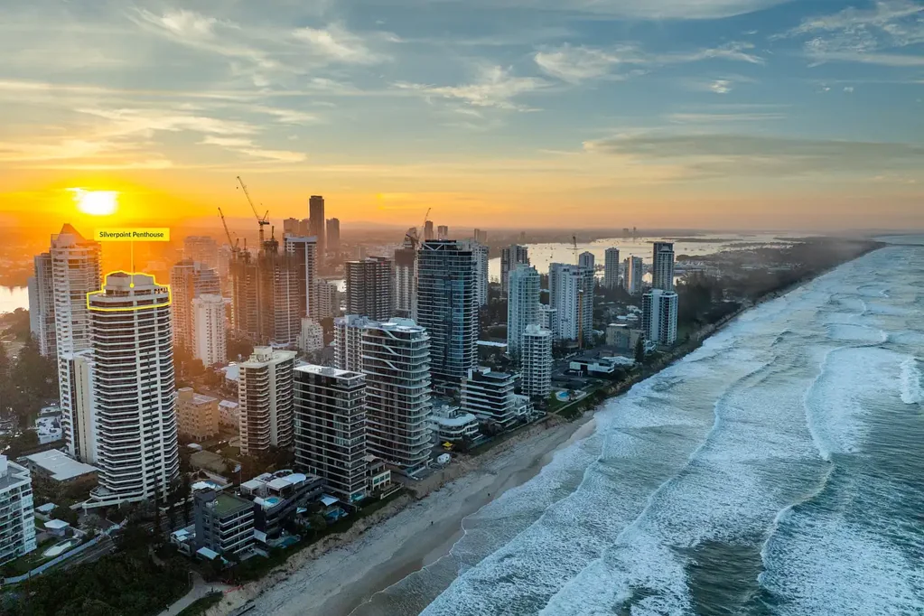 Main Beach 4房  A Rare Beachfront Icon - Silverpoint Penthouse with Unlimited Potential