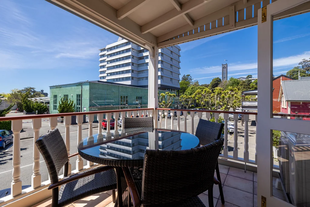 Nelson City 2कमरा South Street Living - Character, Income & City Ease