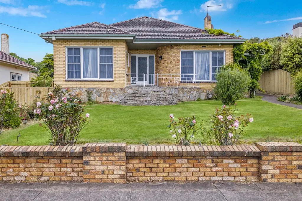 Warrnambool 3침실 Charming 1950s Character Home on a Generous Allotment