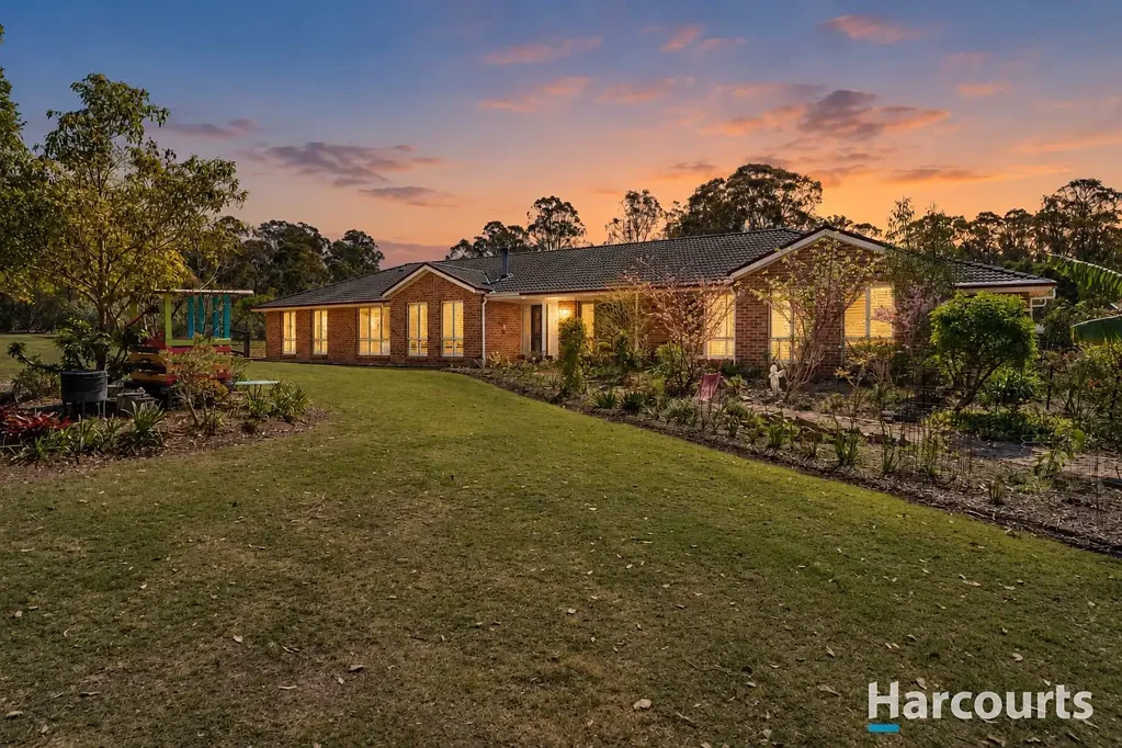 Wallalong 5બેડરૂમ A Refined Family Retreat with Space, Style & an Exceptional Outdoor Lifestyle