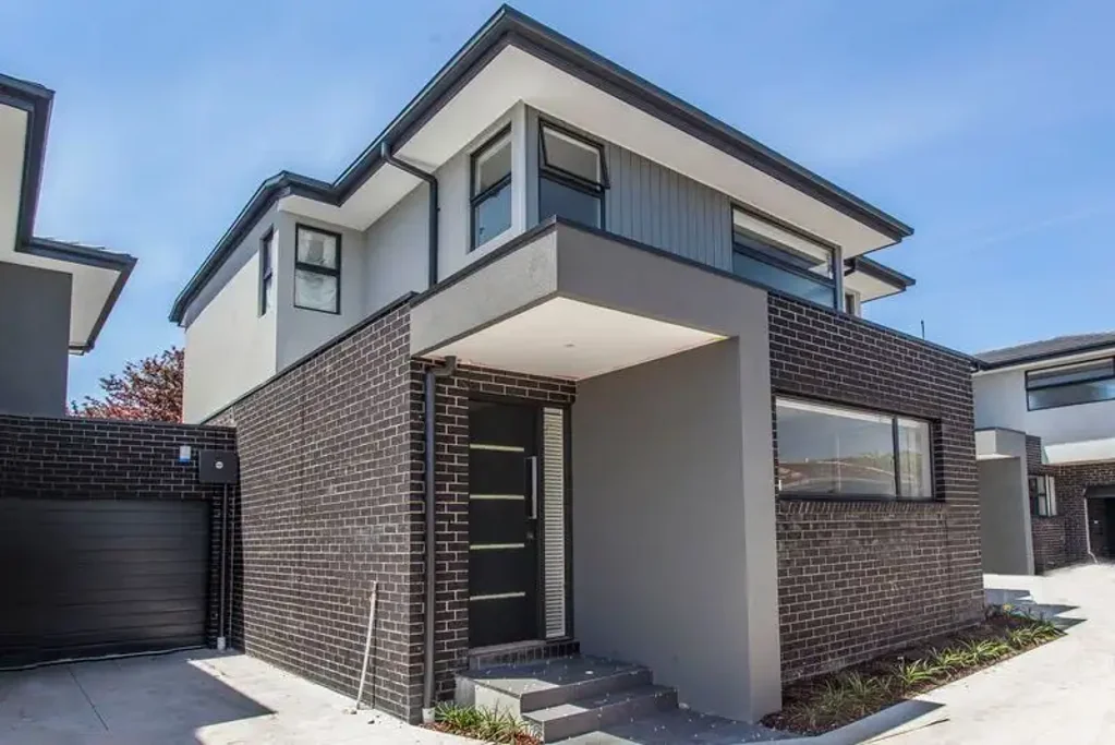 SPACIOUS MODERN TOWNHOUSE