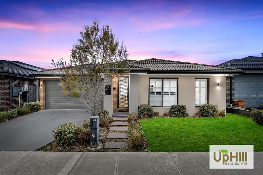 37 Chesney Circuit, Clyde, VIC 3978