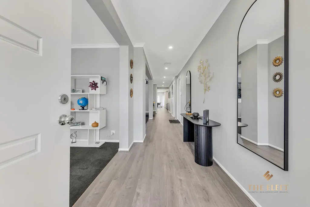 Tarneit 5房 非凡的卡莱尔建造的住宅，拥有5间卧室和5间浴室 Extraordinary Carlisle-Built Home with 5 Bedrooms & 5 Bathrooms