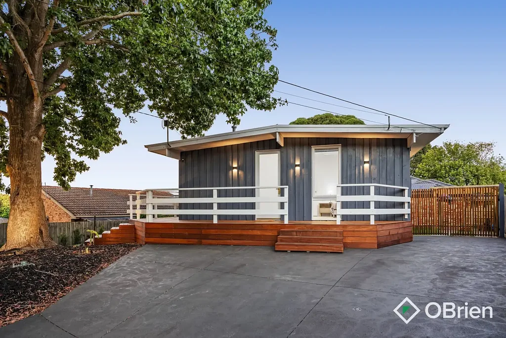16 Gulwa Avenue, Frankston, VIC 3199