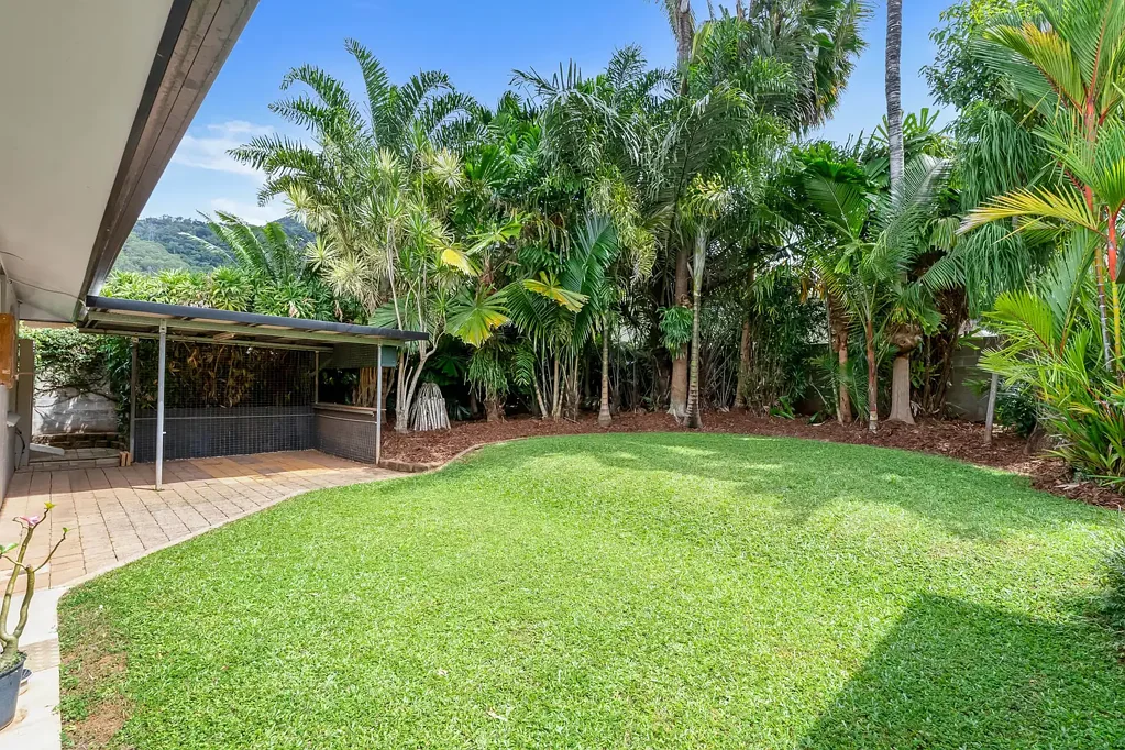 Bayview Heights 3Phòng ngủ Convenient Location | Beautiful & Private | Detached Powered Workspace