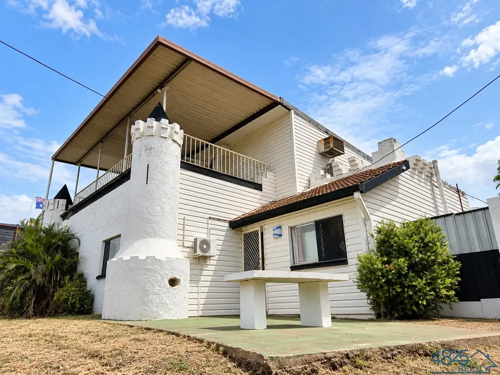 Mount Isa 3બેડરૂમ Something special with turrets and views is this the home for you?